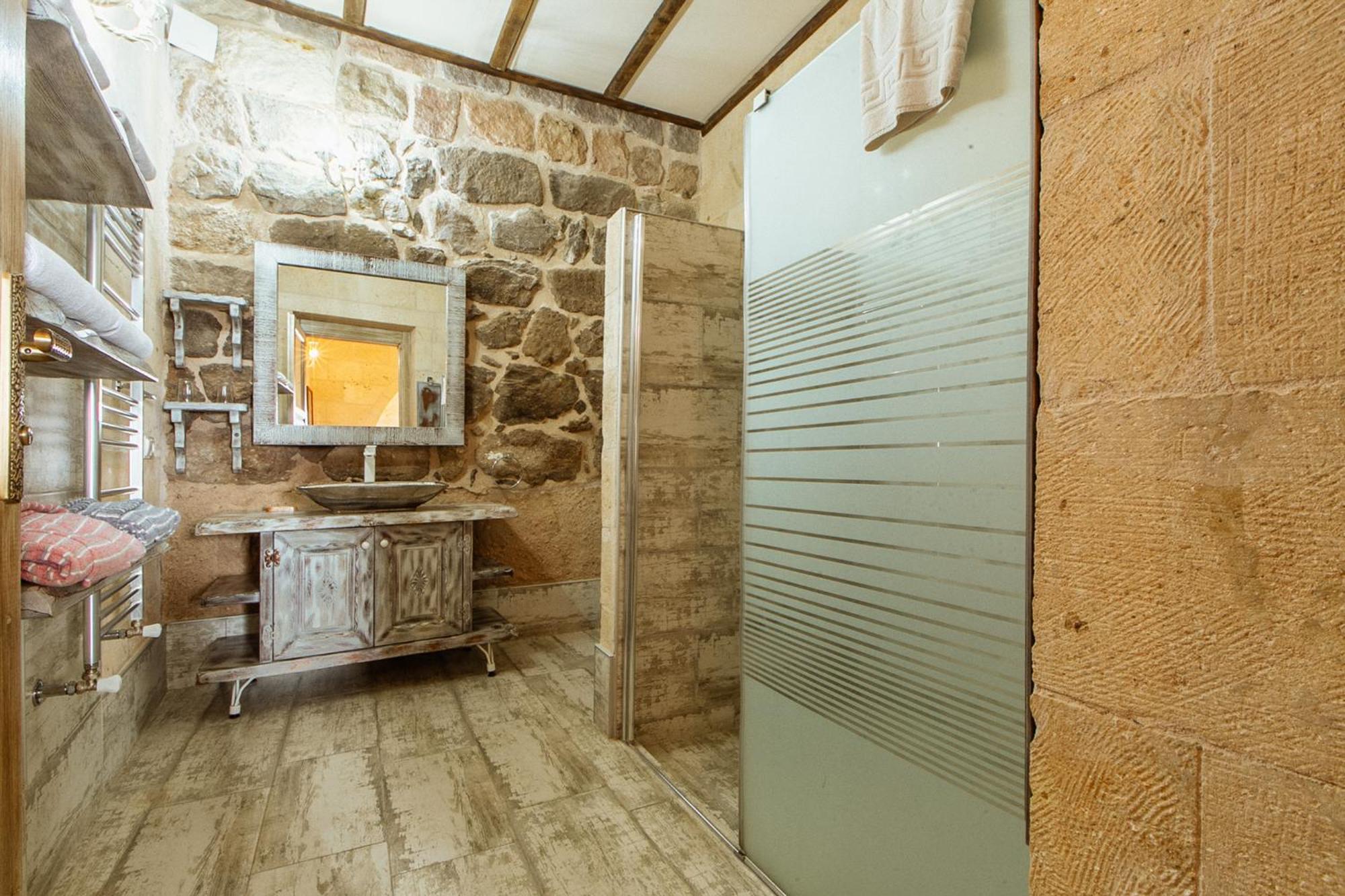 Karlik Cave Suite Cappadocia Uçhisar Eksteriør billede